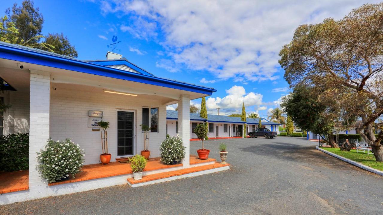 Colonial Motel & Apartments Young Exterior foto